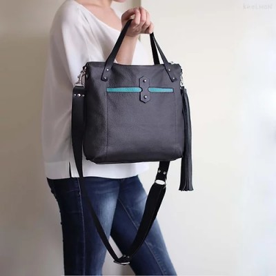 Austin. Crossbody tote in gray