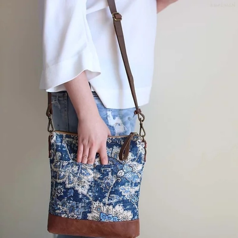 Somerset. Double sided leather crossbody bag