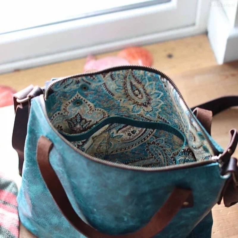 Austin. Turquoise leather crossbody tote