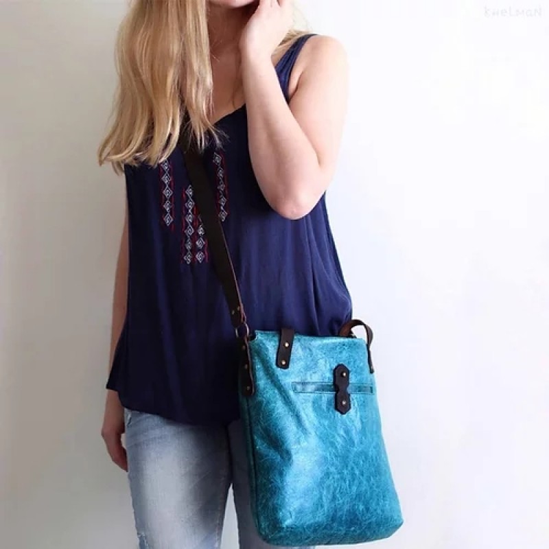 Austin. Turquoise leather crossbody tote