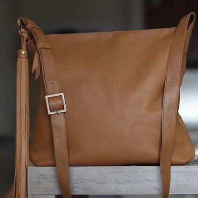 Soho. Tan patina leather crossbody bag