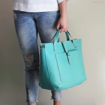 Tiburon. Caribbean turquoise leather tote