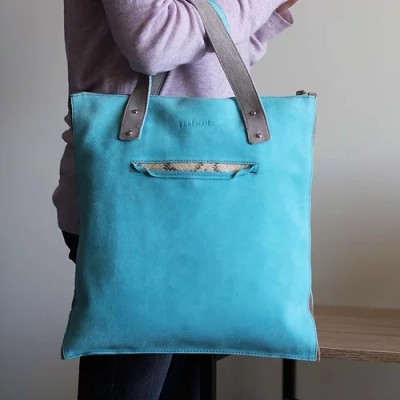 Valencia. Turquoise leather tote